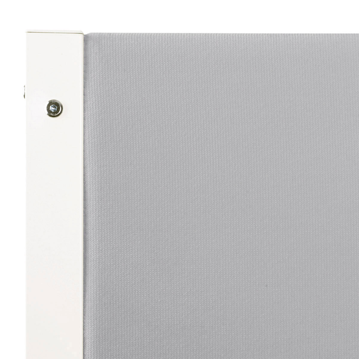 Détail des barrières de protection en métal blanc finition tissu gris clair du lit mezzanine DOCKLAND avec escalier réversible 140x190 cm